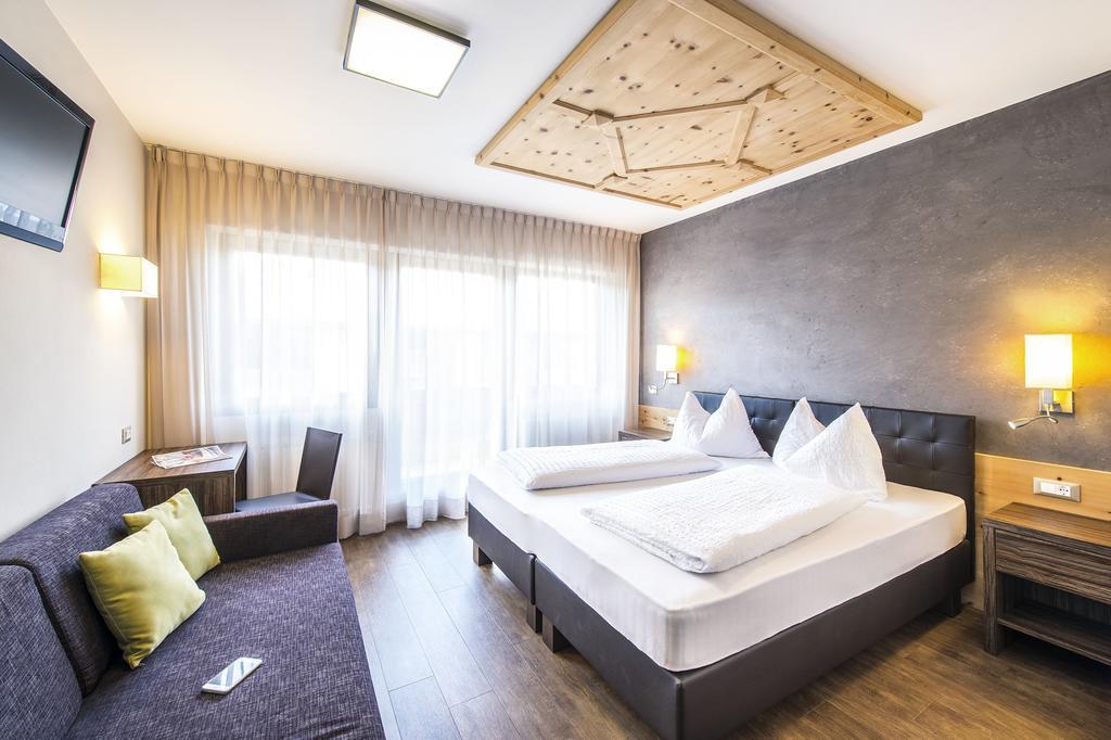 Hotel Zum Tiroler Adler Стая снимка