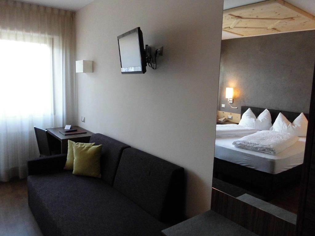 Hotel Zum Tiroler Adler Екстериор снимка